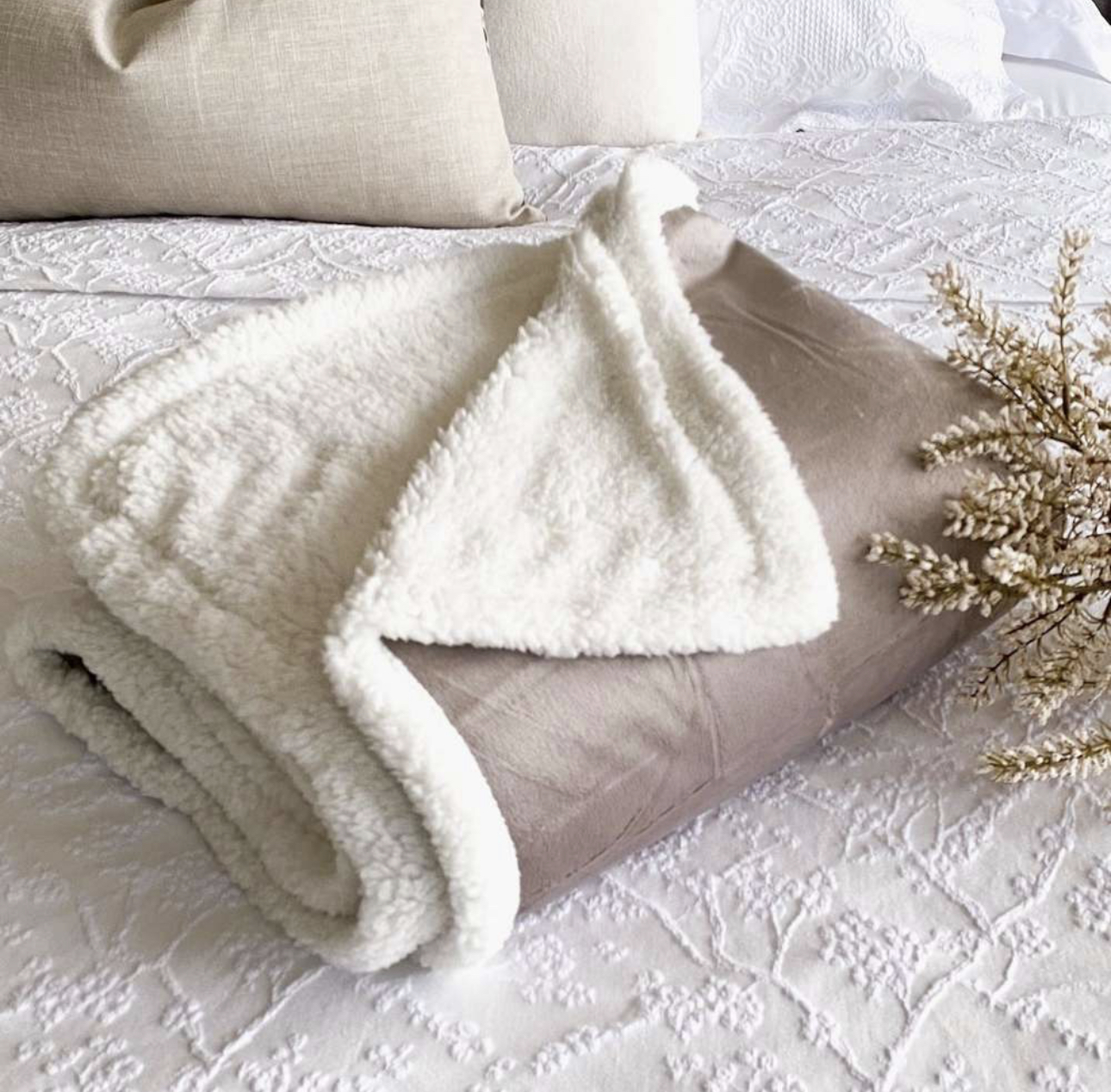 Throws and Blankets Decorative Pillows, Throws & Blankets Home Decor Linen Chest