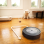 Combo aspirateur-robot et vadrouille™ Roomba j5+ à vidange automatique par iRobot®
