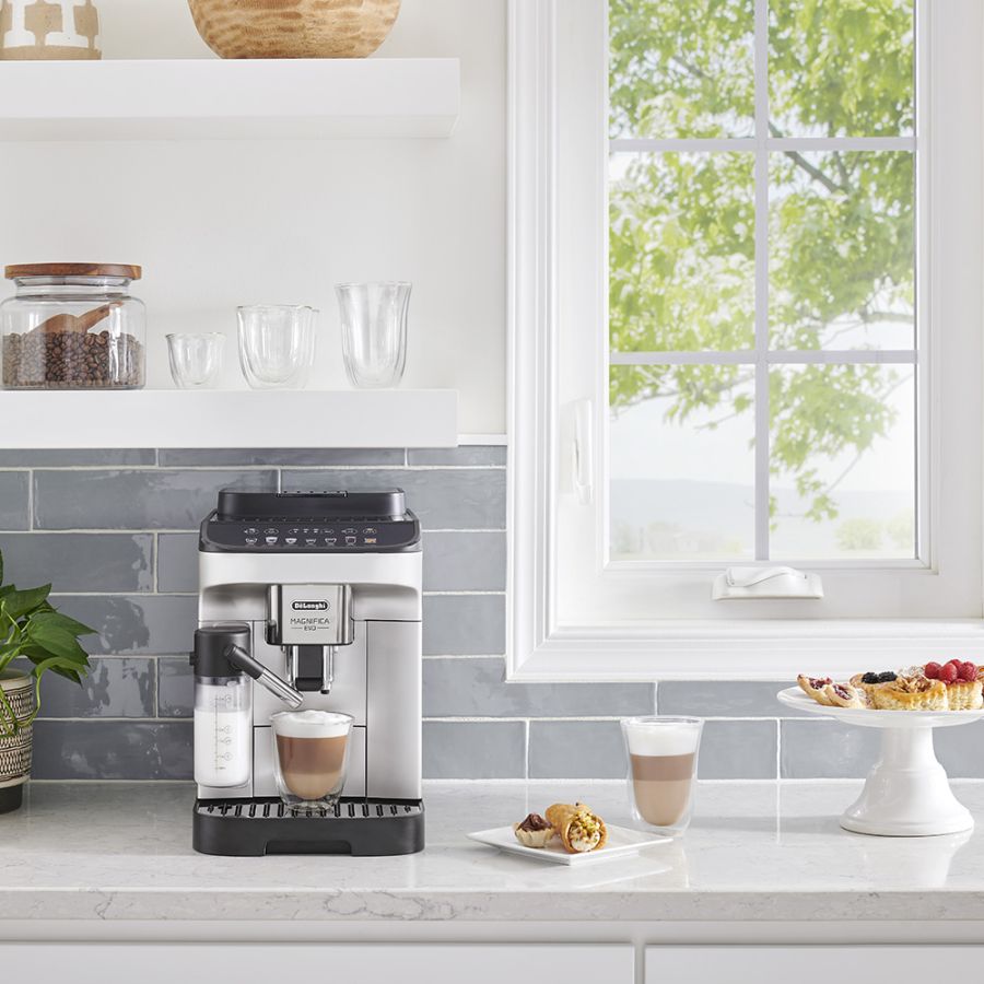 De'Longhi Magnifica Evo Hot or Cold Over Ice LatteCrema™ Fully