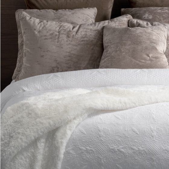 Carmen White Vintage Quilt Set