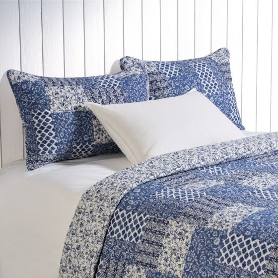 Donalda Quilt Set