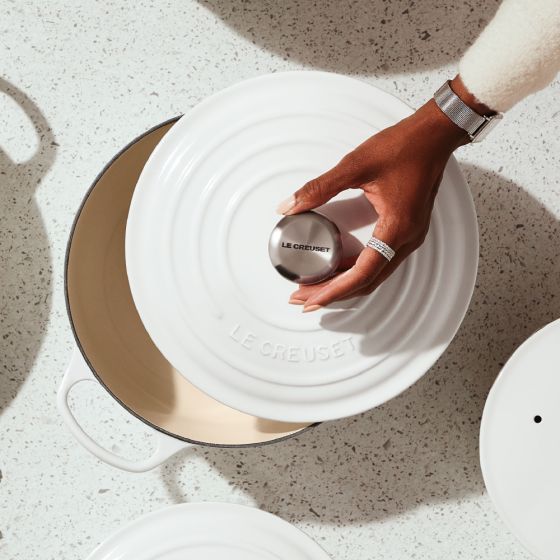 Le Creuset Round Dutch Oven 5.3 L | Linen Chest