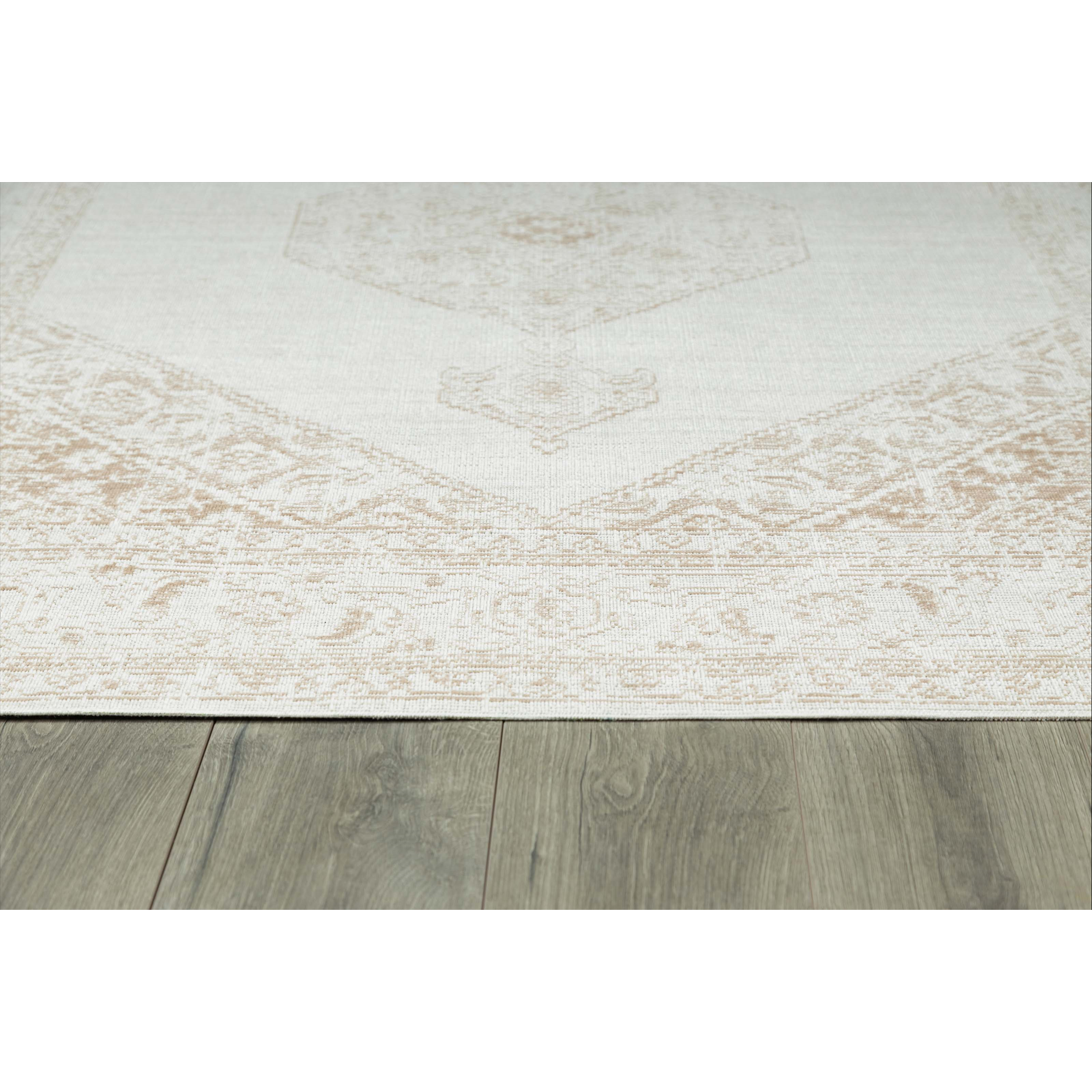 Maude Traditional Area Rug - Brown