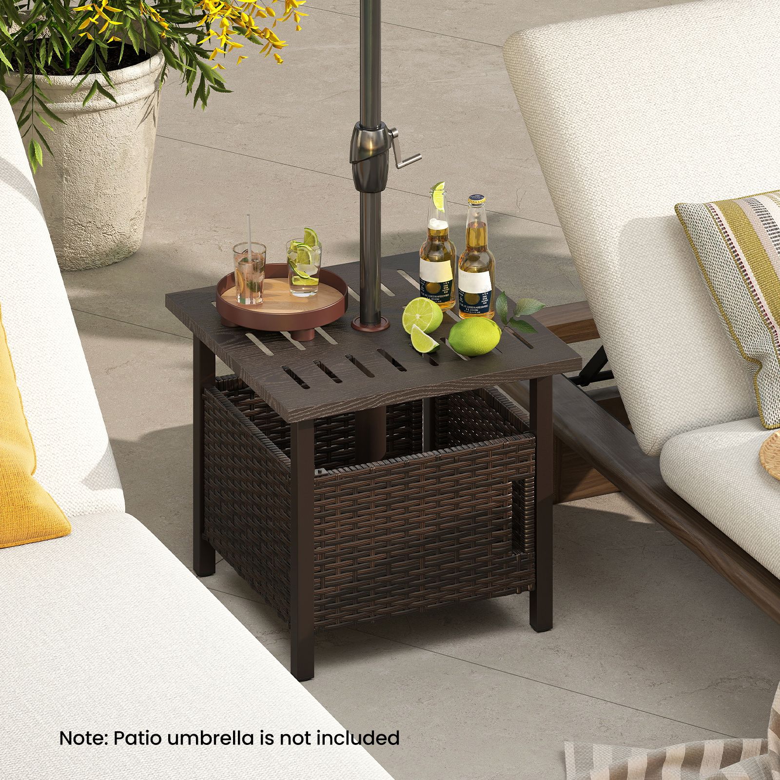 Table d'appoint d'extérieur, trou pour parasol de 4,9 cm, table de patio en osier PE résistante aux intempéries - Marron
