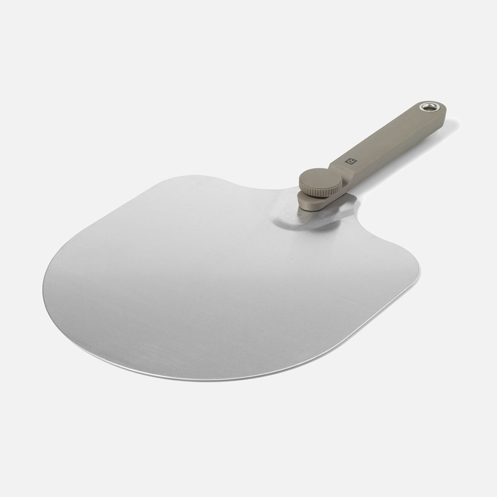 Ricardo Pizza Peel with Folding Handle Linen Chest
