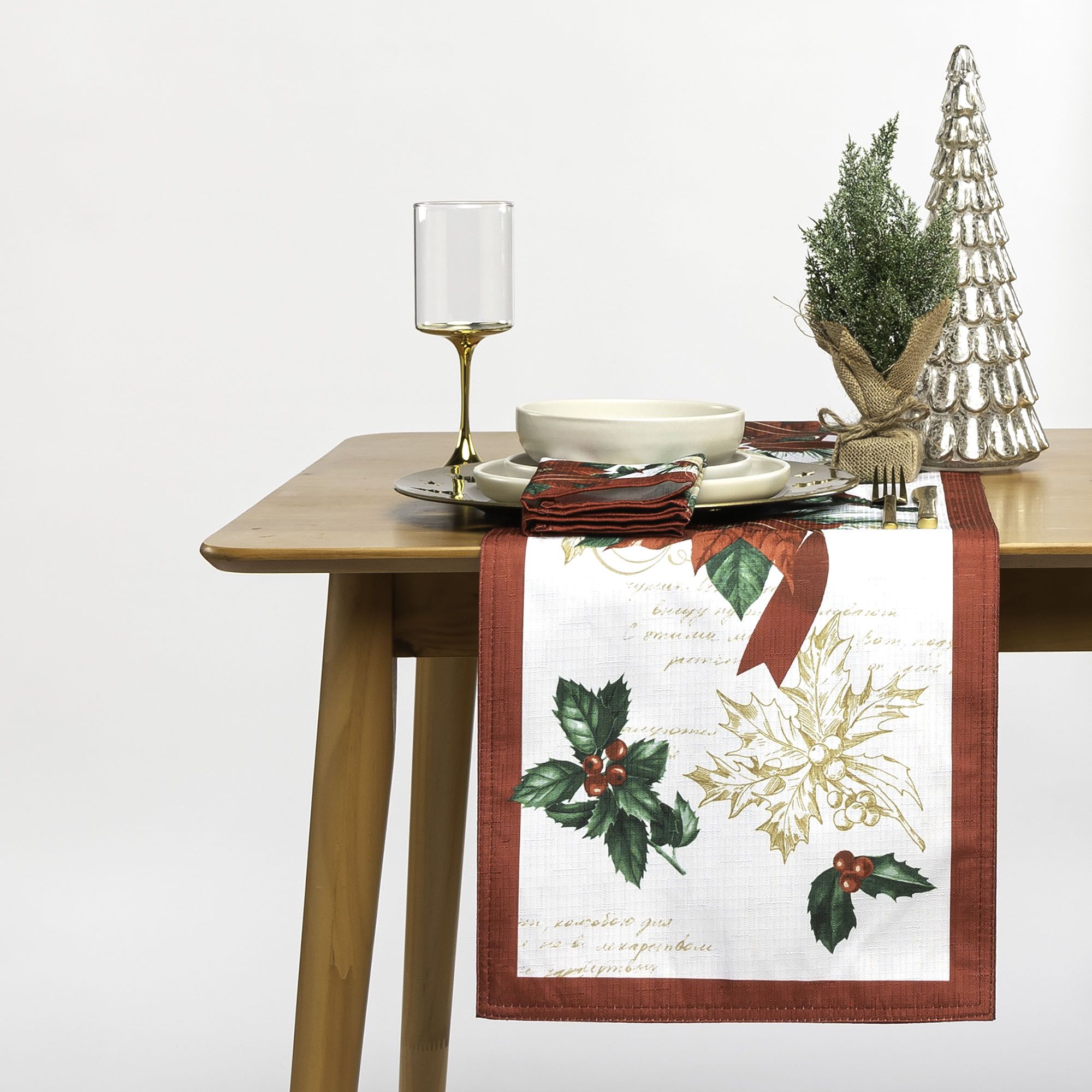 Clarette Poinsettia Runner