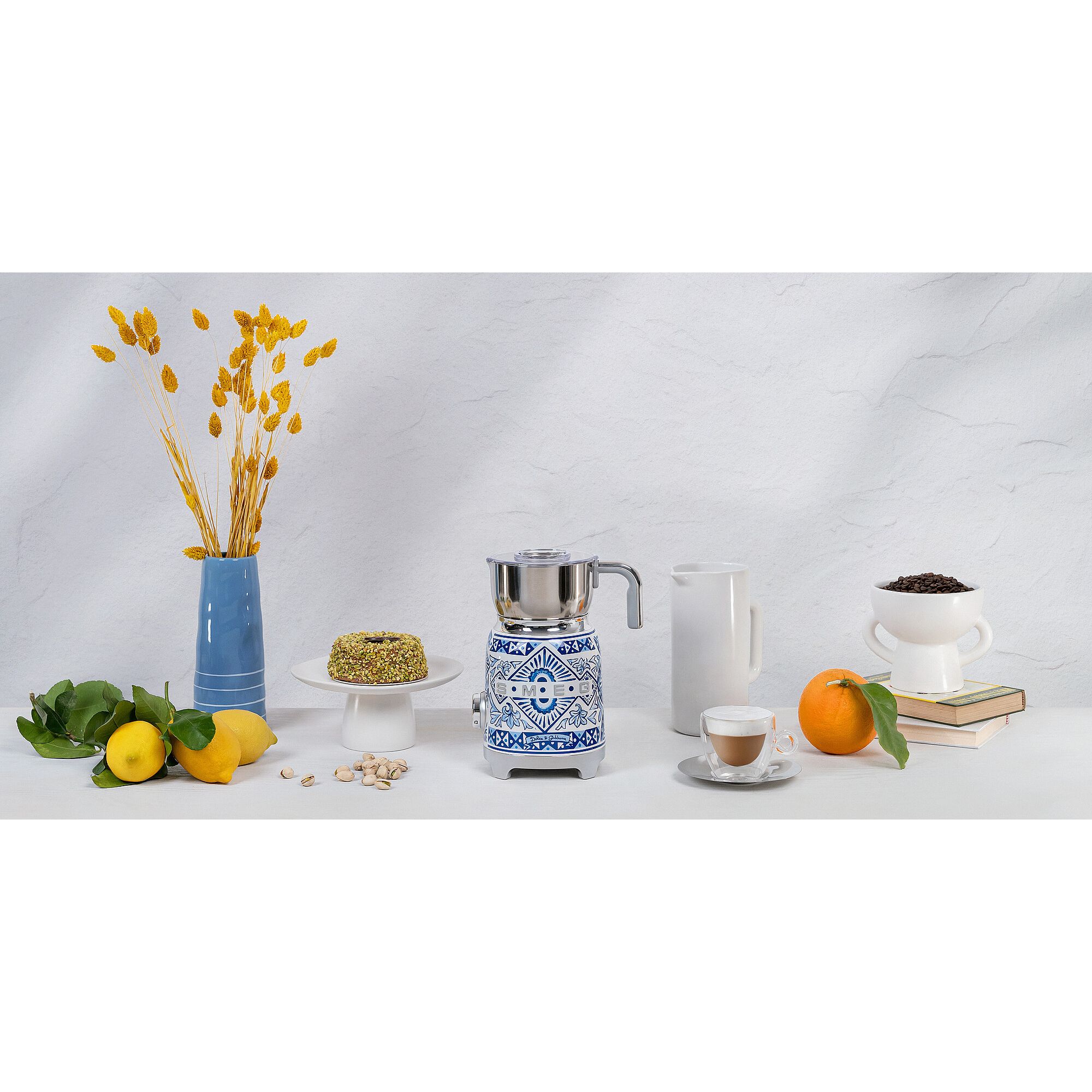SMEG x Dolce & Gabbana Blue Mediterraneo Mousseur à lait électrique avec 2 disques