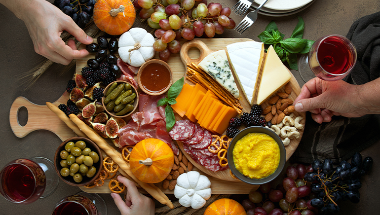 6 astuces pour créer le parfait plateau de fromages d'ici pour Noël